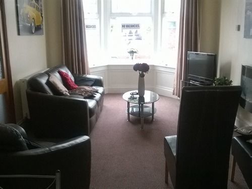 Hazelgrove Guest House Blackpool Exterior photo