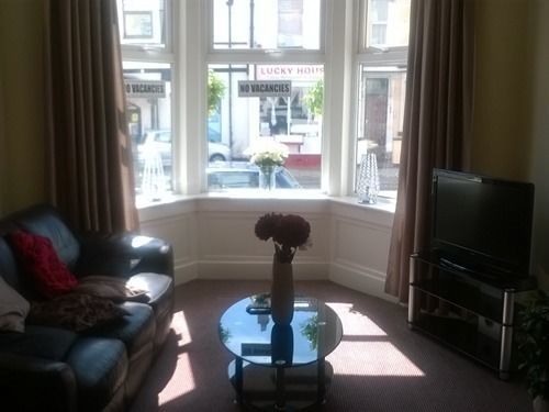 Hazelgrove Guest House Blackpool Exterior photo